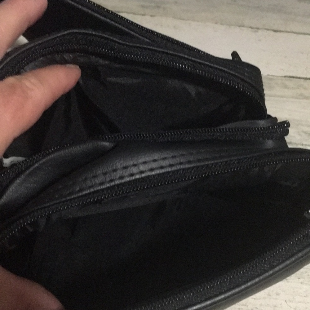 Nintendo 64 black Fanny pack w/2large 2small zippered pockets w/adjustable belt - Picture 3 of 7